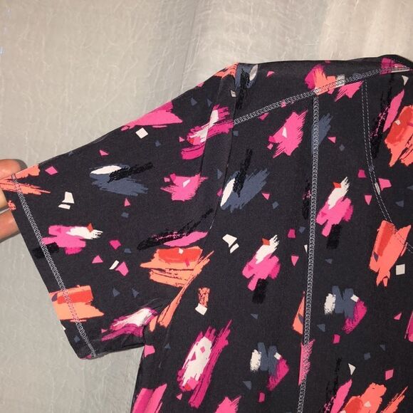 Infinity S Charcoal Gray Neon Pastel Paintbrush Strokes Stretch Scrub Top - Picture 11 of 15